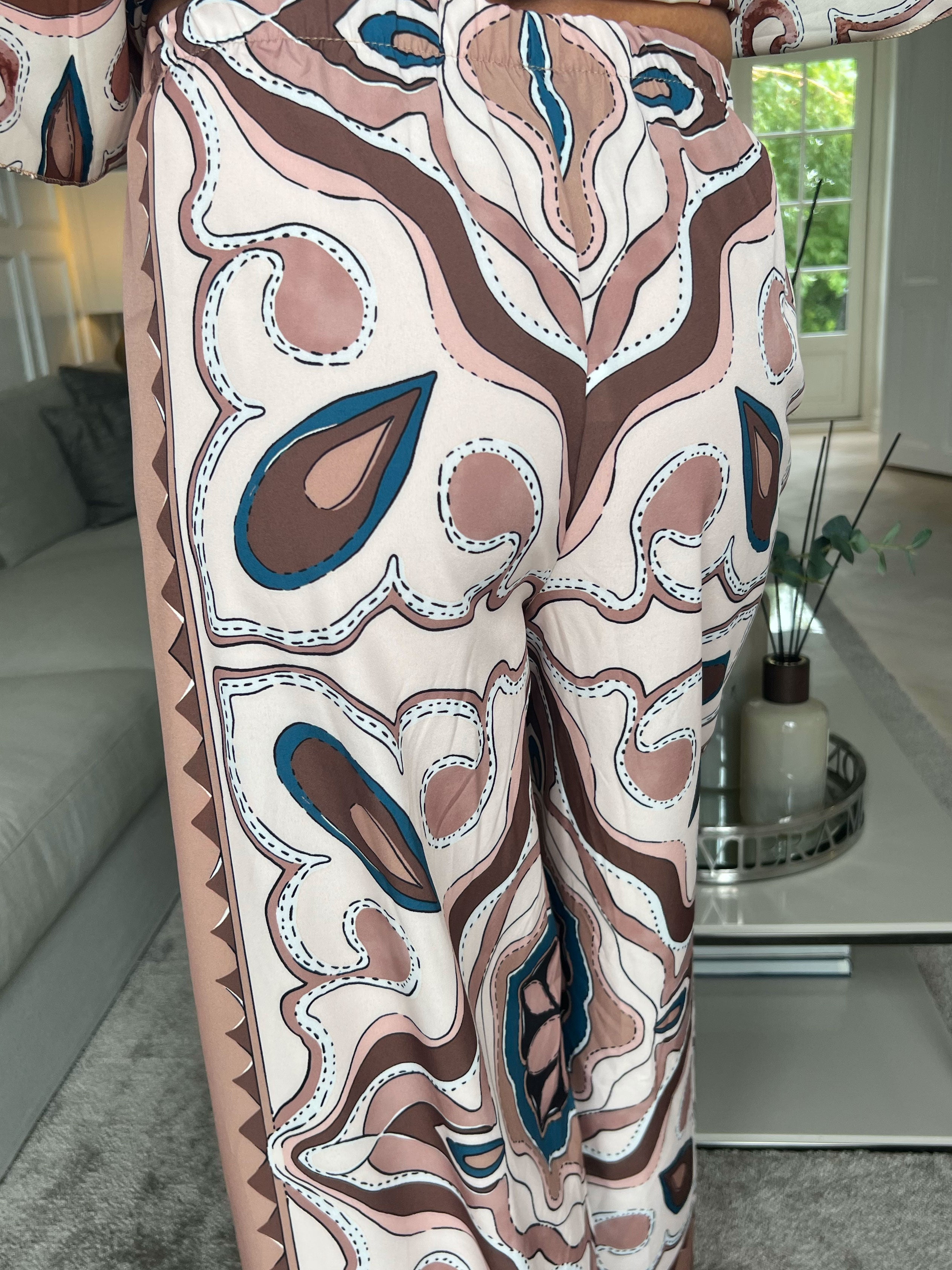 Yeva Pants - Mönstrade och lösa byxor i lätt tyg